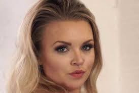 Ashley Jayne's Instagram, Twitter & Facebook