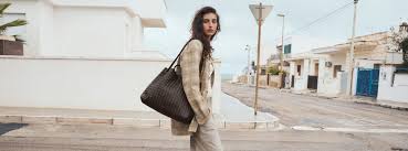 BOTTEGA VENETA ANDIAMO - CHIẾC TÚI XÁCH CỦA NĂM - Fadin