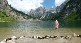 Het grenst aan zwitserland, duitsland, tsjechië, slowakije, hongarije, italië, slovenië en de dwergstaat liechtenstein. Zomervakantie In Oostenrijk Met Kinderen Tips En Bezienswaardigheden