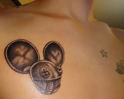 Il est orienté vers les styles electro house , house progressive et techno minimale. Deadmau5 Tattoo Tattoo Designs Tattoos Paw Print Tattoo