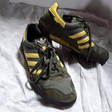 Borrowing elements of an archival running silhouette, these shoes bring you a lightweight design that flashes pure '80s energy. Adidas Marathon 80 Shop Clothing Shoes Online
