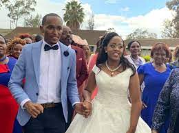 Gospel singer joyce omondi shared a photo wearing a red dress that impressed her. Check Out 14 Of Your Favourite Journalists With Their Wives Photos Kenyans Co Ke