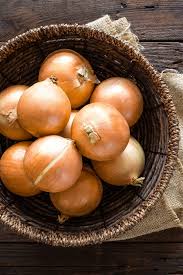 Que faire contre la toux ? Coupez Un Oignon Sur Votre Table De Nuit