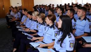 Toate ştirile despre angajări sursă externă în ziarul cuget liber online. Intrarea In PoliÈ›ie Pe ScurtÄƒturÄƒ Incep AngajÄƒrile Din SursÄƒ ExternÄƒ Vin Pe UÈ™a Din Dos Dar La Fel De Repede PleacÄƒ Cuget Liber