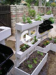 20 idees pour decorer votre jardin a l aide de palettes de bois palette bois jardin en carre boites de jardin