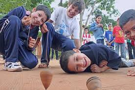 Rayuela, saltar la soga, las escondidas. Los Mejores Juegos Tradicionales De Ecuador