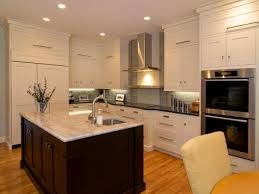 Not only do shaker cabinets make a dated kitchen current, they are also incredibly easy to make. Shaker Kitchen Cabinets Pictures Ideas Tips From Hgtv Hgtv