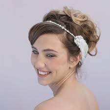 Fidèle à son histoire, chaumet met le bonheur au cœur de ses créations. Collection Headbands Dorothee Flores Bijoux De Tete Bijoux Cheveux Cheveux Mariage