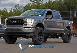 Combine that with an already built ford tough design and this truck truck reviewed: 2021 F 150 On 37 Tires And Bds 6 Lift Kit By Tccustoms F150gen14 Com 2021 Ford F 150 And Raptor Forum 14th Gen