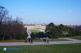 Herzlich willkommen auf der offiziellen seite des schloss schönbrunn! Ein Winterspaziergang Am Schloss Schonbrunn In Wien