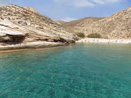 Στη φολέγανδρο, υπάρχει και τοπική τυροκομία με διάφορα τυριά όπως το σουρωτό (φρέσκο αιγοπρόβιο τυρί), το ξυνότυρο, το ανθότυρο και το «σκέτο» τυρί, ένα σκληρό τυρί που συνοδεύει ιδανικά τα. 10 Logoi Gia Na Pas Diakopes Sth Folegandro Itravelling