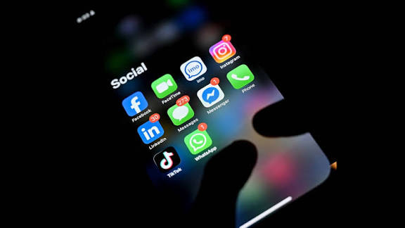 بعد تسوية ميتا.. القلق يصل إلى تيك توك ويوتيوب وسناب شات | إرم نيوز