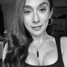 Bom dia genteeeeee nossa fui dormir com 400 seguidores acordei com 4000 q  isso? Kkk