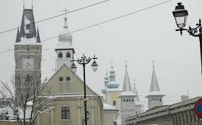 Ne cercetăm unul pe altul cu privirea și cam atât. Turnul Ètefan Baia Mare Obiective Turistice Harta Romaniei