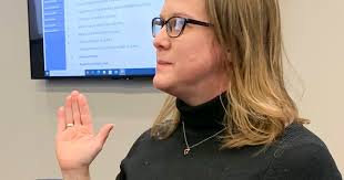 Hanke, incumbents sworn in at first School Board meeting of the year