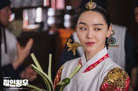 Queen yang memerankan sosok raja. Unique Shin Hye Sun And Kim Jung Hyun Share Message For Global Mr Queen Followers Pick Other Roles They D Play And More Thenewstrace