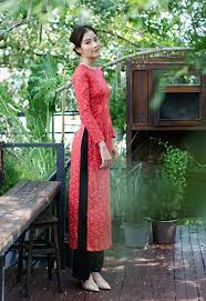Cô chia sẻ chồng rất tâm lý, luôn giúp đỡ cô trong mọi việc. Nam Anh Lam Máº«u Ao Dai Táº¿t Ngoi Sao