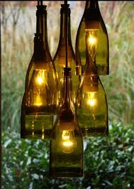 Fabriquer Une Suspension Idees Creatives Et Instructions Bouteille De Vin Lumineuse Lumieres De Bouteille Chandelier A Faire Soi Meme