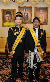 Titah sultan pahang kepada tengku mahkota pahang baharu. Sultan Pahang Minum Arak