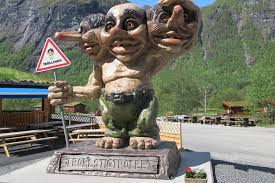 We have driven the trollstigen in norway, a very very beautiful and exciting road. Trollstigen Das Land Der Trolle Alesund 2021