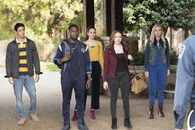 De retour et prêt à faire des ravages, le plan de vengeance du nécromancien sur malivore prend un tour quand il se rend compte qu'il est maintenant un humain et impuissant. Legacies Season 3 News Cast Air Date Trailer Spoilers What To Know About Legacies Second Season
