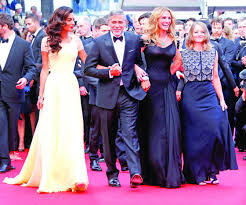 Money monster's strong cast and solidly written story ride a timely wave of socioeconomic anger that's powerful enough to overcome an occasionally muddled approach to its. Clooney Vows Trump Free Us Foster Laments Hollywood Sexism Arab News