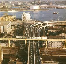 ハイウェーの旅 首都高速道路 浜崎橋インター チェンジ 浜崎橋ジャンクション ２号線 手前 とモノレール 後方は１号線 旅 日本の景色 ジャンクション