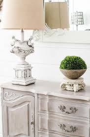 This table lamp features a classic spindle style design which takes inspiration from the vintage lamps of the past. French Style Bedside Lamps Online