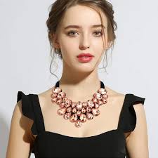 EVER FAITH Collier Femme Triple Goutte d'eau Style Fastueux avec Ruban  Tissu Cristal Strass Cadeau Champagne : Amazon.fr: Mode