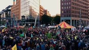 From middle english rebellioun, rebellion, from old french rebellion, from latin rebellio. Was Ist Eine Rebellion Wave Xr De