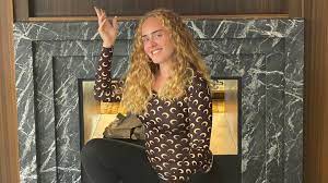 Ze heeft alleen een dikke kont, zoals ze zelf in haar engelse bewoording riep tijdens de selfie sessie voor het publiek, maar zelfs daarvan is het discutabel of dat een minpunt is. Neuer Schnappschuss Sangerin Adele Kaum Wiederzuerkennen Promiflash De