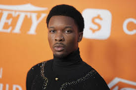 Police search Los Angeles home reportedly tied to Houston-raised singer  d4vd after dead body found in his car – Houston Public Media