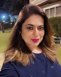 Never become so thirsty that you drink from every cup presented to you.  That's how you get poisoned. . . . . . #choreographerlife #selfies #Dancing  #diffrentmood #happiness #happygirlsaretheprettiest💋  #alhamdulillahforeverything #instabolly ...