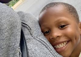 Single Mom Goes Viral On Facebook after Posting Family Pic Of Kids ...  Holding Guns & Throwing Gang Signs #ericjaystreetnews