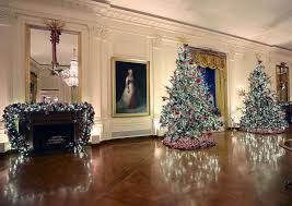 Volunteer white house christmas decorating 2017. After Criticism Melania Trump Unveils Patriotic Themed White House Christmas Decorations Abc News