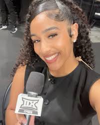 Feeding my Focus..🎙️🧘🏽‍♀️ Tuesday I got to sideline the UCF v. FAU men's  basketball game and I'm truly grateful to get another opportunity to share  athletes stories.⚔️ Big thank you to UCF