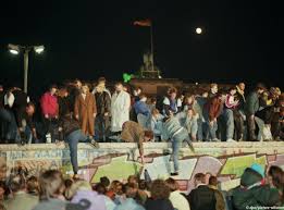 Elle réunit entre 500 000 et un million de personnes venues revendiquer davantage de réformes et plus de liberté pour la presse. Allemagne 31 Ans Depuis La Chute Du Mur De Berlin Le Jour Du Destin