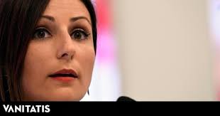 Lorena Roldán, de Ciudadanos al PP: soltera, cocinitas y 'perruna'