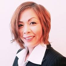 Mai Phillips's Instagram, Twitter & Facebook