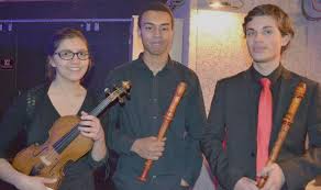 La folle journée, c'est un festival, qui met à l'honneur la musique classique et surtout qui entend s'ouvrir à un une programmation très riche, avec des œuvres du 20e siècle à nos jours, d'auteurs américains mais aussi de compositeurs. Le Conservatoire De Nantes A La Folle Journee 2015 Tous En Scene