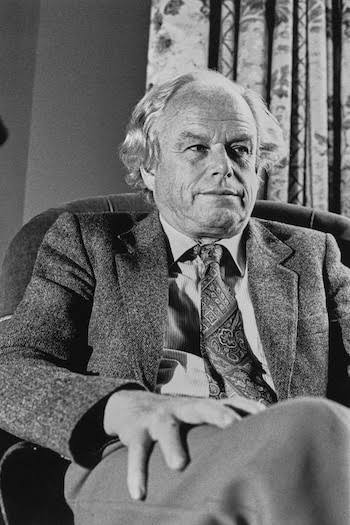Sir Anthony Kenny, academic who left the Catholic priesthood to study philosophy – obituary