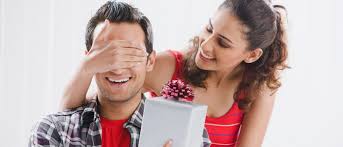 Kalau less than 3 tahun. 8 Tips Memilih Kado Untuk Cowok Sesuai Dengan Hobinya Tokopedia Blog