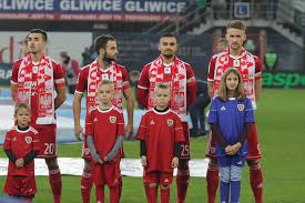 Gospodarze w przypadku zwycięstwa zapewnią sobie grę w lidze konferencji europy uefa, goście z kolei. Piast Gliwice Przed Meczem Z Lechia Gdansk W 31 Kolejce Sport W Interia Pl