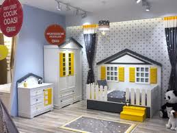 Genç odası mobilya grubu 3'lü olabildiği gibi bazı modellerde gardırop ve karyolanın yanında çalışma masası ve komidin yer alır. En Guzel Cocuk Odasi Takimlari Gemili Arabali Cocuk Odasi Takimlari Zkids