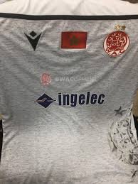 حقق فريق الوداد المغربي فوزاً هاماً على ضيفه فريق الاهلي المصري بهدفين دون مقابل، وذلك خلال المباراة التي جمعت بين الفريقين مساء أمس الثلاثاء، على ارضية ملعب محمد الخامس. Wydad Athletic Club On Twitter Ù‚Ù…ÙŠØµ Ø§Ù„ÙˆØ¯Ø§Ø¯ ÙŠØ¯Ø®Ù„ ÙØ±ÙŠÙ‚ Ø§Ù„ÙˆØ¯Ø§Ø¯ ÙÙŠ Ù…Ø¨Ø§Ø±Ø§Ø© Ø§Ù„ØºØ¯ Ø¨Ù‚Ù…ÙŠØµÙ‡ Ø§Ù„Ø£Ø¨ÙŠØ¶ ÙÙŠÙ…Ø§ ÙŠØ±ØªØ¯ÙŠ Ø§Ù„Ø­Ø§Ø±Ø³ Ø§Ù„Ø£Ø²Ø±Ù‚ ÙˆÙŠØ±ØªØ¯ÙŠ Ø§ØªØ­Ø§Ø¯ Ø§Ù„Ø¹Ø§ØµÙ…Ø© Ù‚Ù…ÙŠØµØ§ Ø¨Ø§Ù„Ø£Ø­Ù…Ø± ÙˆØ§Ù„Ø£Ø³ÙˆØ¯ Ø¨Ø§Ù„ØªÙˆÙÙŠÙ‚ Ù„ÙˆØ¯Ø§Ø¯ Ø§Ù„Ø£Ù…Ø© Dimawydad Https T Co F5rhbbc2hd