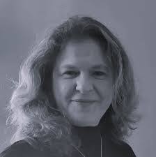 Annie Heaton's Instagram, Twitter & Facebook