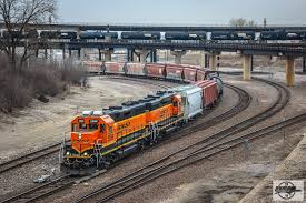 Southbound Bnsf Local Train At Kansas City Mo Train Train Tracks Train Pictures