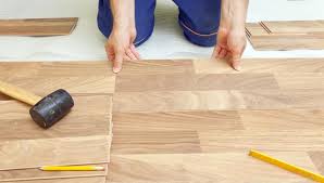 Usa un rivestimento isolante sul pavimento su cui stendere le assi in laminato. Pavimenti In Legno Su Massetto Ristruttura Con Made