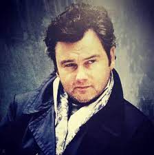 Tv presenter on @thismorning trustee @manchesterunitedfoundation 41 years of television presenting & counting take a wee look into my life cameo.com/eamonnholmes. Eamonn Holmes Sends Fans Wild With Hunky Throwback Picture