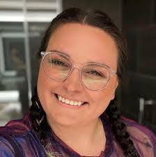 Lori Fewell's Instagram, Twitter & Facebook